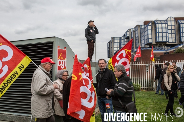 Manifestation de soutien aux salariés d Air France devant le Tribunal de Bobigny