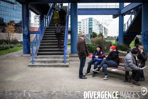 Manifestation de soutien aux salariés d Air France devant le Tribunal de Bobigny