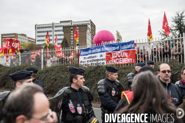 Manifestation de soutien aux salariés d Air France devant le Tribunal de Bobigny