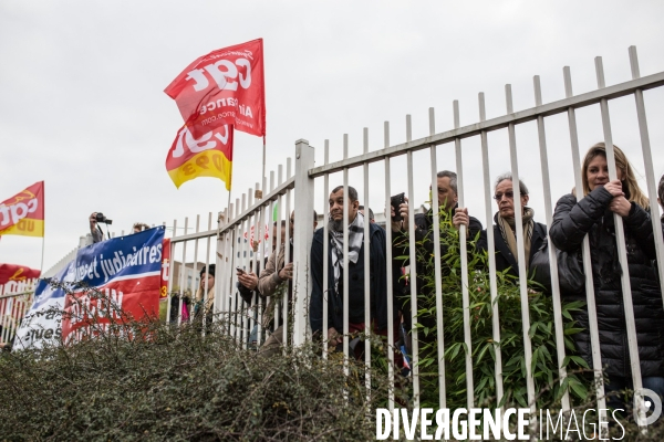 Manifestation de soutien aux salariés d Air France devant le Tribunal de Bobigny