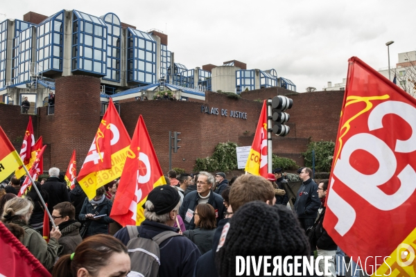 Manifestation de soutien aux salariés d Air France devant le Tribunal de Bobigny