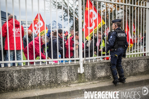 Manifestation de soutien aux salariés d Air France devant le Tribunal de Bobigny