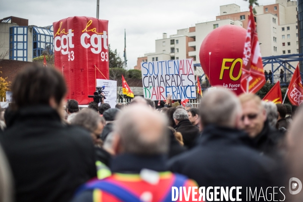 Manifestation de soutien aux salariés d Air France devant le Tribunal de Bobigny