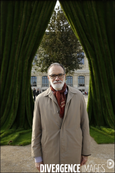 Inauguration de l installation monumentale par Ackroyd & Harvey, d un arbre majestueux devant une draperie d herbe vivante pour inaugurer la COP21