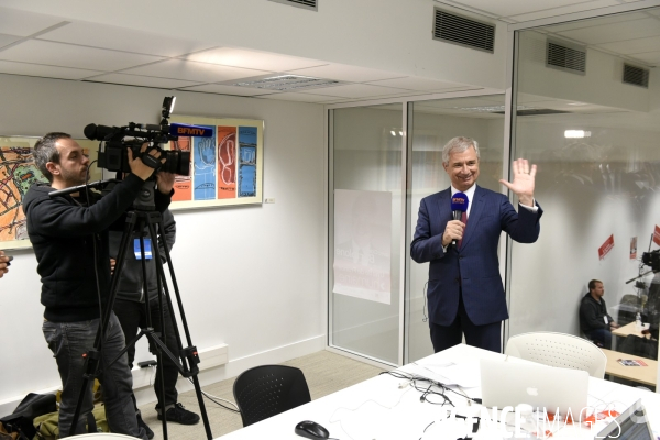 Claude BARTOLONE. Elections régionales. 1er tour au QG de campagne