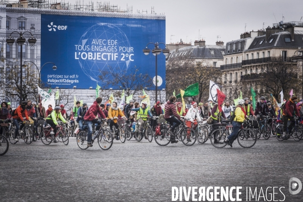 Rassemblement déclarant l Urgence Climatique à la fin de la COP21