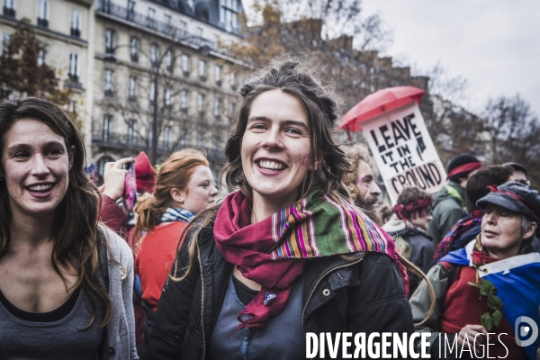 Rassemblement déclarant l Urgence Climatique à la fin de la COP21