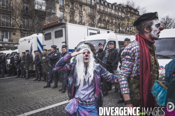 Rassemblement déclarant l Urgence Climatique à la fin de la COP21