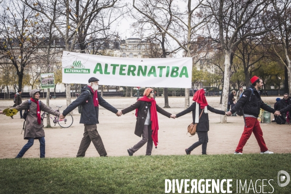 Rassemblement déclarant l Urgence Climatique à la fin de la COP21