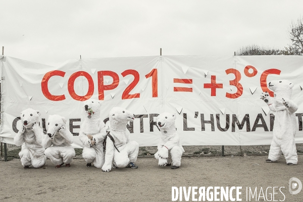 Rassemblement déclarant l Urgence Climatique à la fin de la COP21