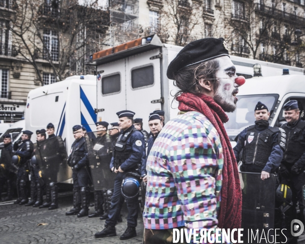 Rassemblement déclarant l Urgence Climatique à la fin de la COP21