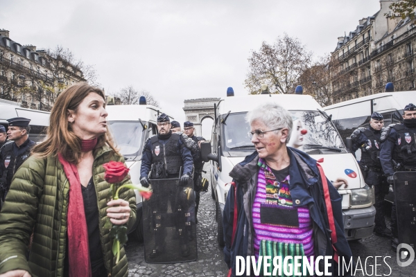 Rassemblement déclarant l Urgence Climatique à la fin de la COP21