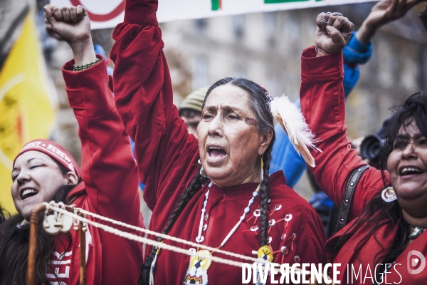 Rassemblement déclarant l Urgence Climatique à la fin de la COP21