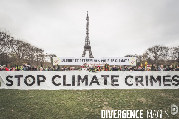 Rassemblement déclarant l Urgence Climatique à la fin de la COP21