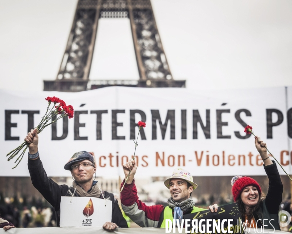 Rassemblement déclarant l Urgence Climatique à la fin de la COP21