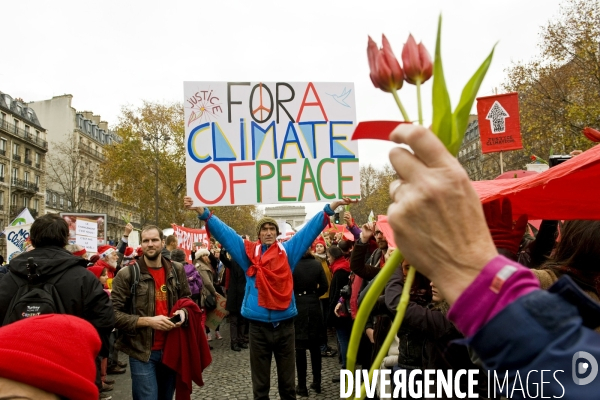 Mobilisation citoyenne pour la defense du climat dans le cadre de la Climate Justice Peace, pour marquer la fin de la COP21