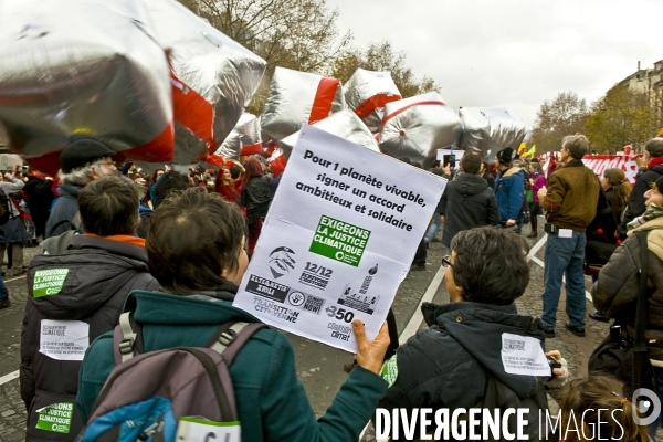 Mobilisation citoyenne pour la defense du climat dans le cadre de la Climate Justice Peace, pour marquer la fin de la COP21