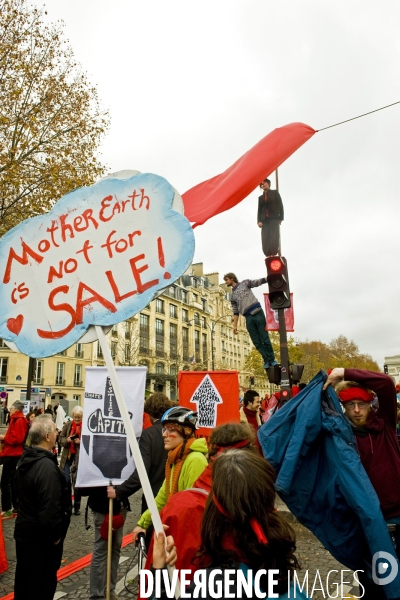 Mobilisation citoyenne pour la defense du climat dans le cadre de la Climate Justice Peace, pour marquer la fin de la COP21