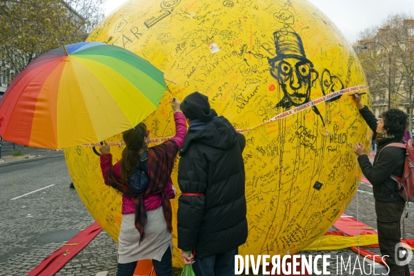 Mobilisation citoyenne pour la defense du climat dans le cadre de la Climate Justice Peace, pour marquer la fin de la COP21