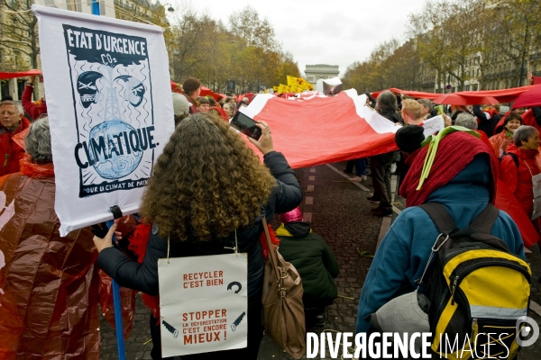 Mobilisation citoyenne pour la defense du climat dans le cadre de la Climate Justice Peace, pour marquer la fin de la COP21