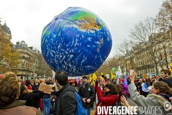 Mobilisation citoyenne pour la defense du climat dans le cadre de la Climate Justice Peace, pour marquer la fin de la COP21