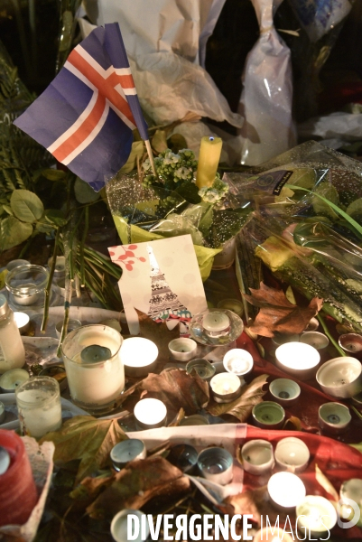 Hommages et offrandes aux victimes des attentats du13 novembre 2015 à Paris. Tributes and offerings to the victims of the murderous attacks to November 13, 2015 in Paris.