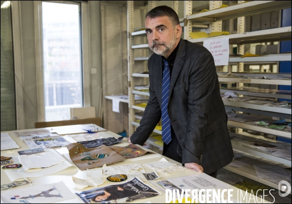 Les Archives de Paris collectent, restaurent et conservent les témoignages de soutien déposés sur les différents lieux des attentats du 13 novembre