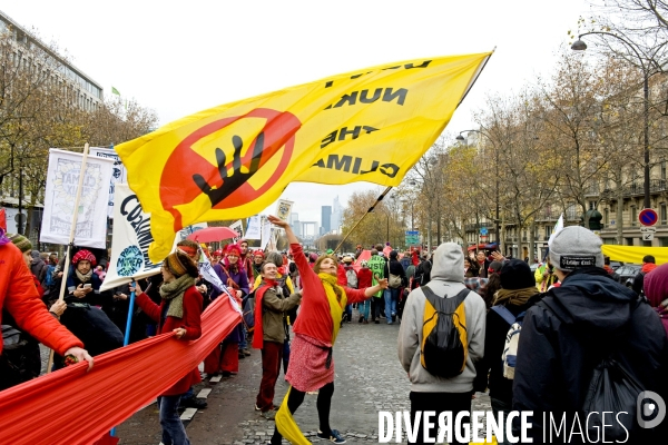 Mobilisation citoyenne pour la defense du climat dans le cadre de la Climate Justice Peace, pour marquer la fin de la COP21