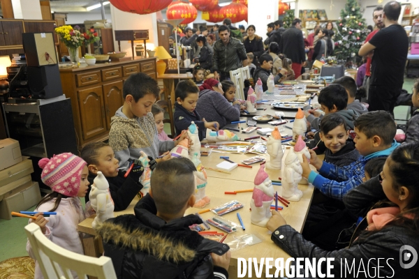 Chez Emmaus Coup de main, fete de Noel solidaire pour l equipe  des salaries, des benevoles et leurs familles