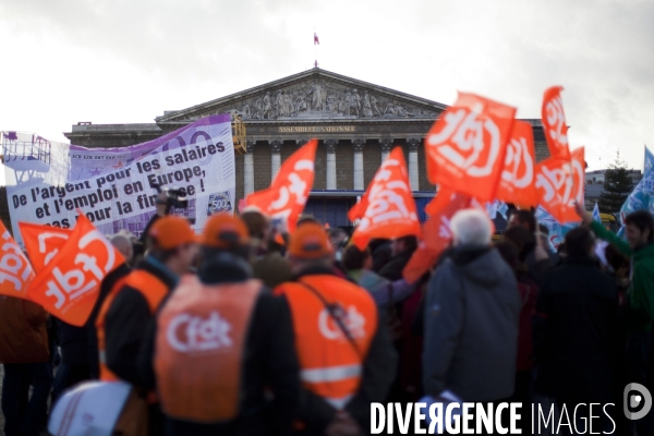 Paris : Manifestation contre les plans d austerite du gouvernement