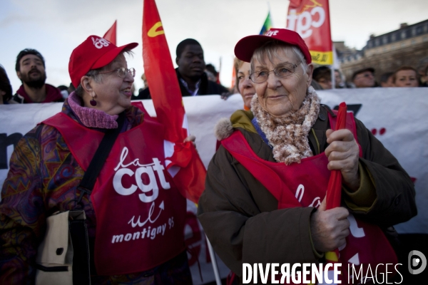 Paris : Manifestation contre les plans d austerite du gouvernement