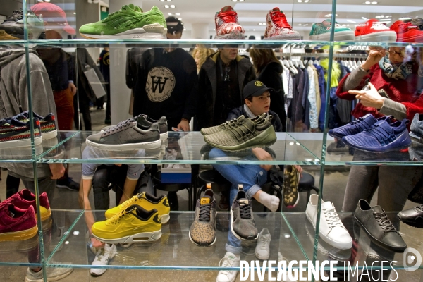 Illustration Decembre 2015.La folie des sneakers chez Colette