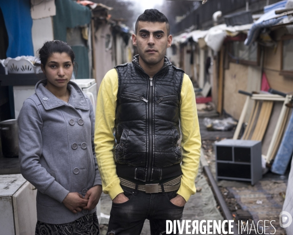 Paris Nord, jeune couple roumain dans un bidonville