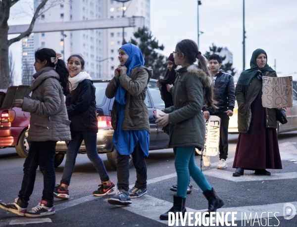 Porte de la Chapelle, familles syriennes mendiants