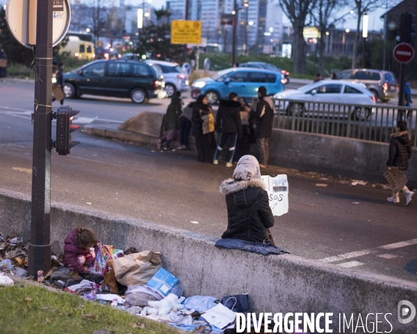 Porte de la Chapelle, familles syriennes mendiants