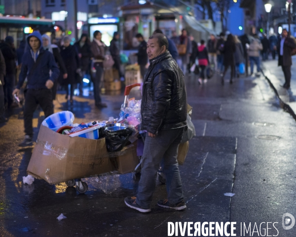 Paris-Nord, vendeur de bibelots