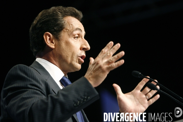 Nicolas sarkozy: meeting a rouen avec le depute-maire pierre albertini(udf) et co-organisateur de la campagne de francois bayrou