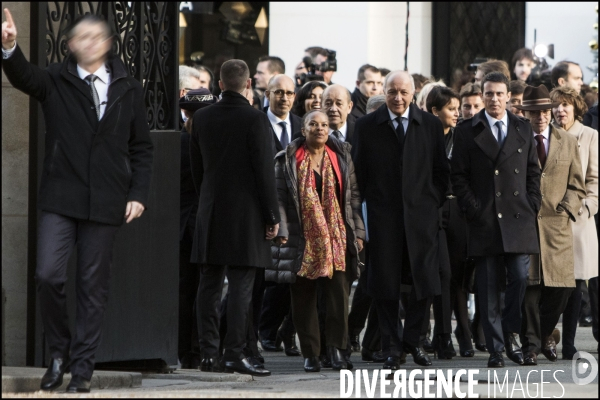 A l occasion du 1er conseil des ministres de l année, le gouvernement vient à pied du ministère de l intérieur place beauvau, à l Elysée.