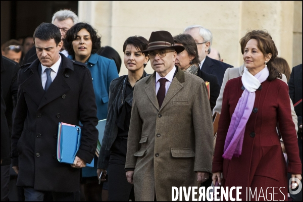 A l occasion du 1er conseil des ministres de l année, le gouvernement vient à pied du ministère de l intérieur place beauvau, à l Elysée.