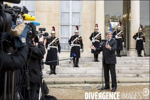 A l occasion du 1er conseil des ministres de l année, le gouvernement vient à pied du ministère de l intérieur place beauvau, à l Elysée.