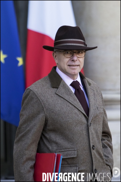 A l occasion du 1er conseil des ministres de l année, le gouvernement vient à pied du ministère de l intérieur place beauvau, à l Elysée.