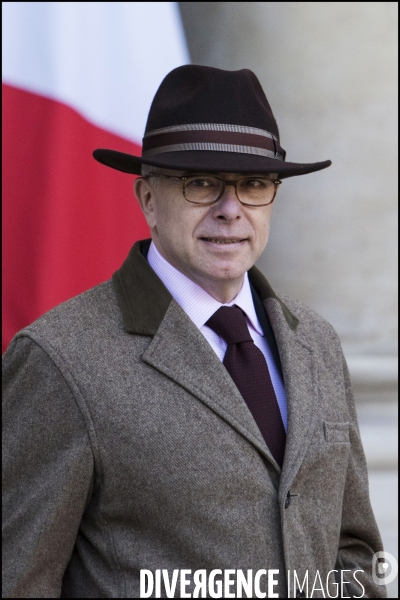 A l occasion du 1er conseil des ministres de l année, le gouvernement vient à pied du ministère de l intérieur place beauvau, à l Elysée.