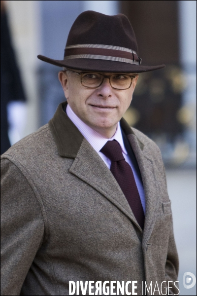 A l occasion du 1er conseil des ministres de l année, le gouvernement vient à pied du ministère de l intérieur place beauvau, à l Elysée.