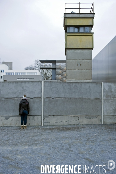 Berlin.Une section du mur et une tour de guet, au, memorial du mur