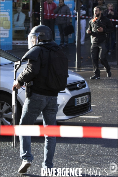 Illustration forces de l ordre en alerte dans Paris, policiers et militaires de la légion étrangère.