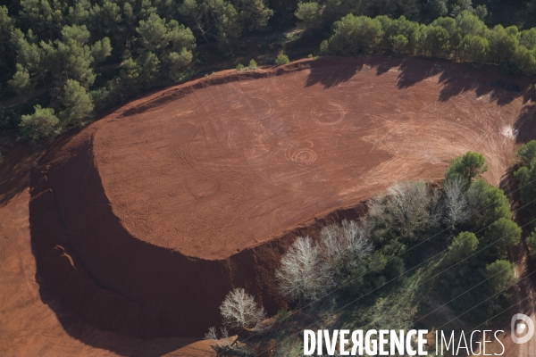 Vue aérienne des boues rouges de Gardanne
