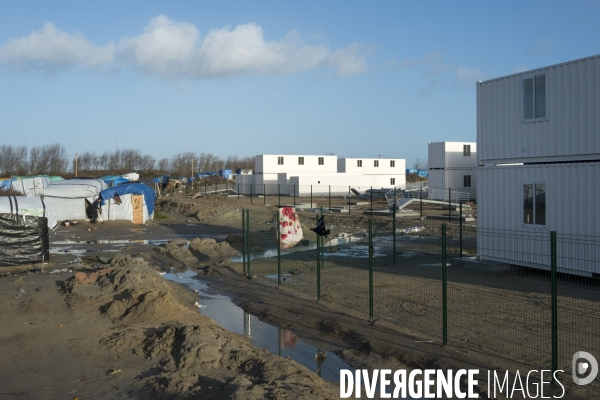 Centre d accueil provisoire dans la Jungle de Calais