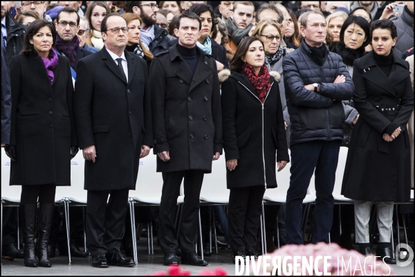 Le Président de la République François HOLLANDE rend un dernier hommage place de la République aux victimes des attentats de 2015, un an après la grande manifestation d après Charlie.