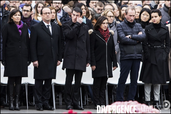 Le Président de la République François HOLLANDE rend un dernier hommage place de la République aux victimes des attentats de 2015, un an après la grande manifestation d après Charlie.