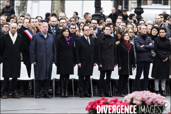 Le Président de la République François HOLLANDE rend un dernier hommage place de la République aux victimes des attentats de 2015, un an après la grande manifestation d après Charlie.